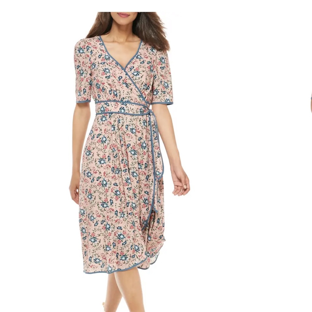 Gal meets Glam Isadora Floral Print wrap Dress. S2 - Picture 8 of 16